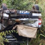 Duas pessoas ficam em estado gravíssimo após carro tombar na BR-030, em Caetité.